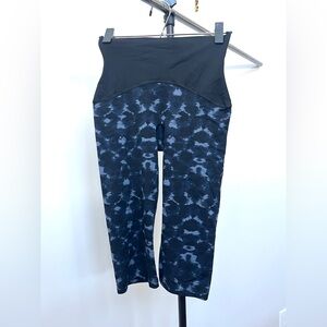 NWOT Spanx Black + Blue Patterned Compression Workout Leggings size S/M (Sz 6-8)